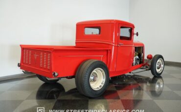 Ford-Pickup-1932-Red-Tan-19