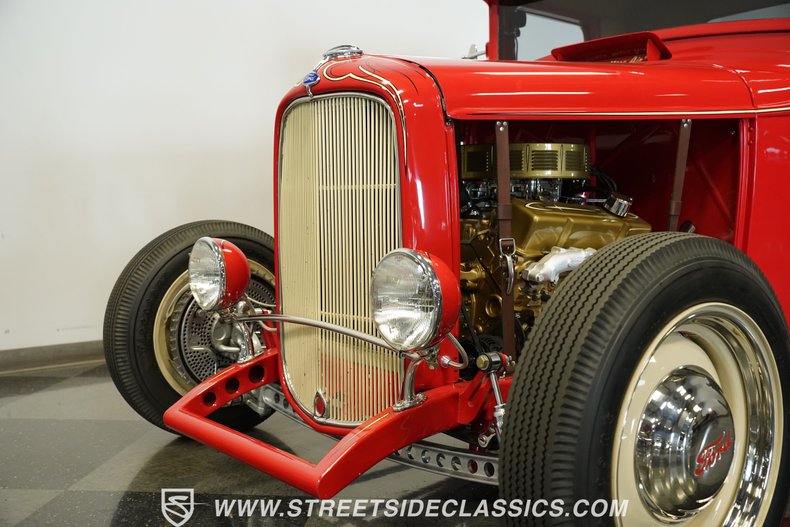 Ford-Pickup-1932-Red-Tan-2