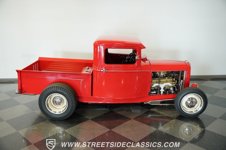 Ford-Pickup-1932-Red-Tan-23