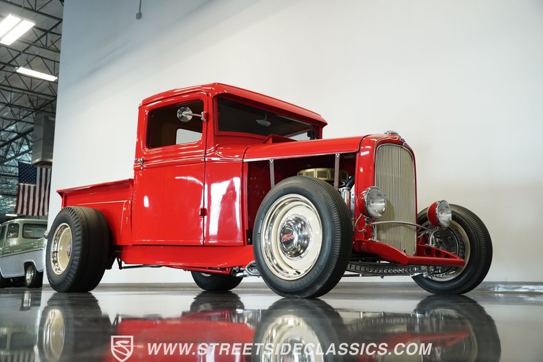Ford-Pickup-1932-Red-Tan-24