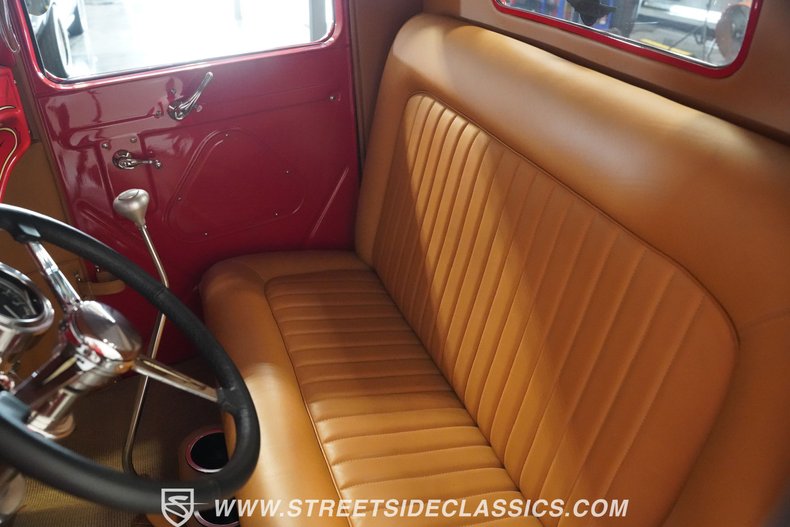 Ford-Pickup-1932-Red-Tan-3