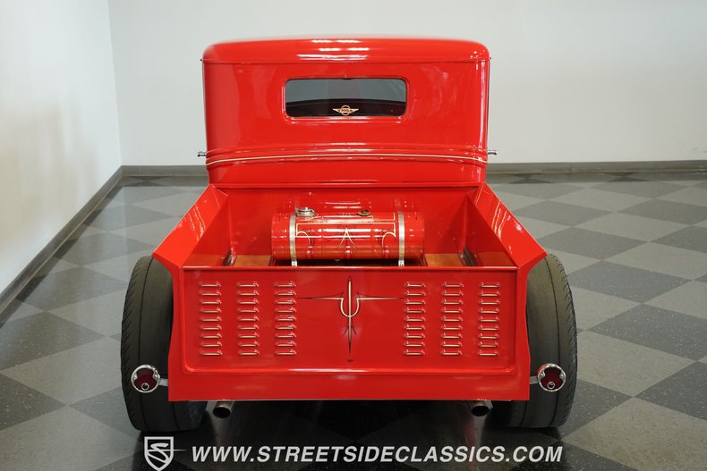 Ford-Pickup-1932-Red-Tan-30