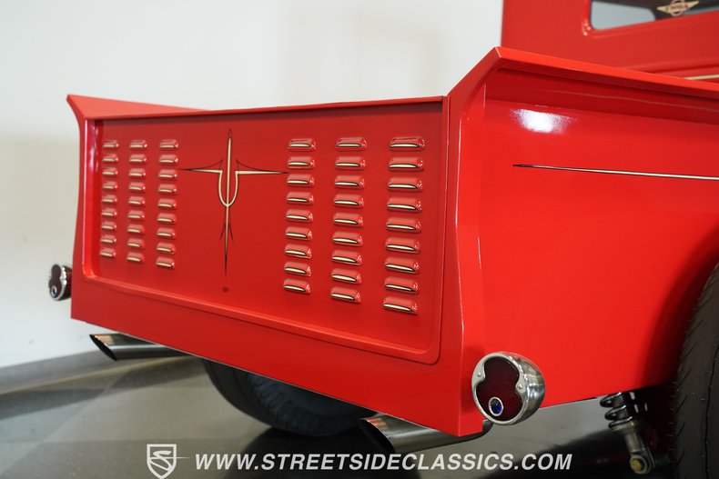 Ford-Pickup-1932-Red-Tan-31