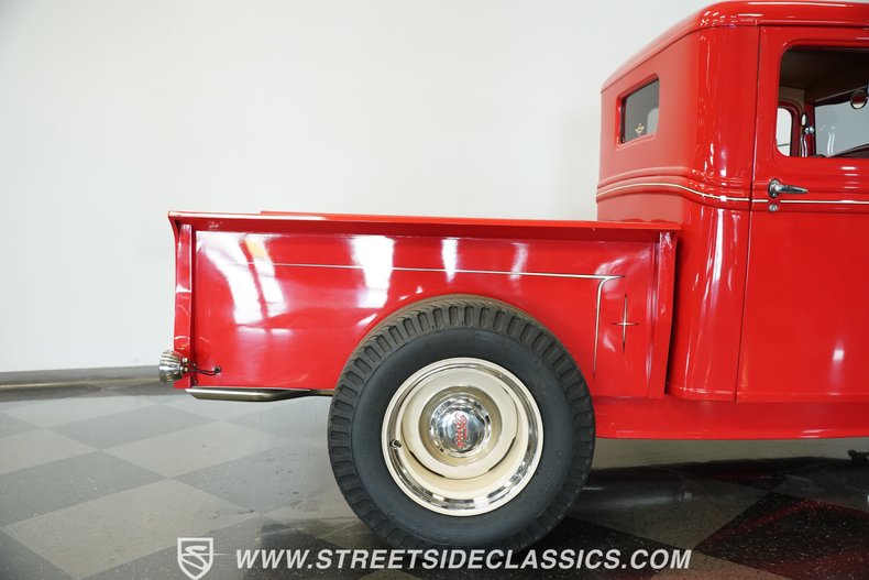 Ford-Pickup-1932-Red-Tan-32