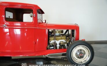 Ford-Pickup-1932-Red-Tan-33