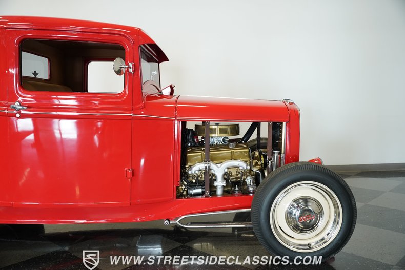Ford-Pickup-1932-Red-Tan-33