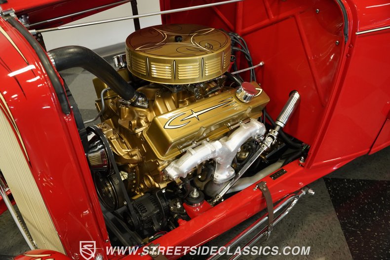 Ford-Pickup-1932-Red-Tan-37