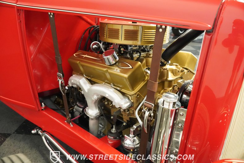 Ford-Pickup-1932-Red-Tan-38
