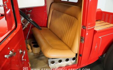 Ford-Pickup-1932-Red-Tan-42