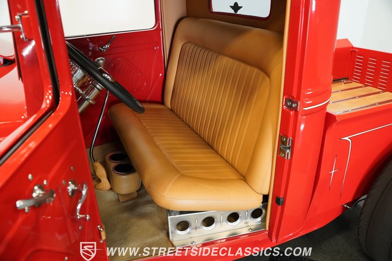 Ford-Pickup-1932-Red-Tan-42