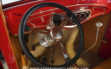 Ford-Pickup-1932-Red-Tan-43