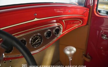 Ford-Pickup-1932-Red-Tan-48
