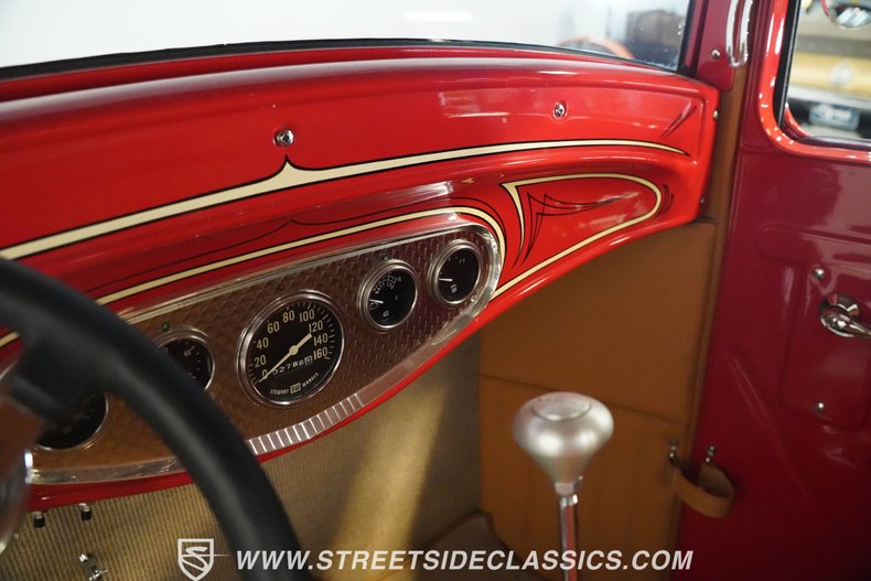 Ford-Pickup-1932-Red-Tan-48