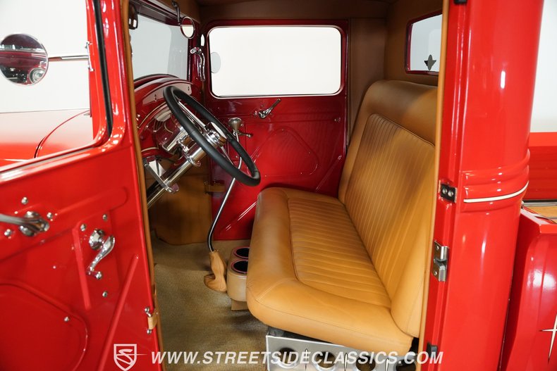 Ford-Pickup-1932-Red-Tan-6