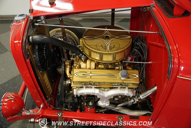 Ford-Pickup-1932-Red-Tan-7