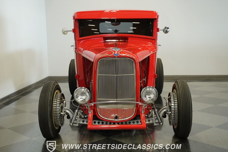 Ford-Pickup-1932-Red-Tan-9