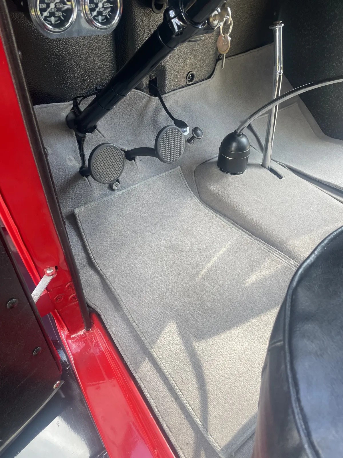 Ford-Pickup-1935-Red-Black-11