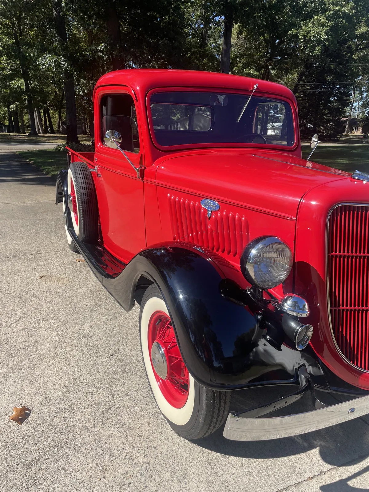 Ford-Pickup-1935-Red-Black-3