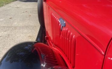 Ford-Pickup-1935-Red-Black