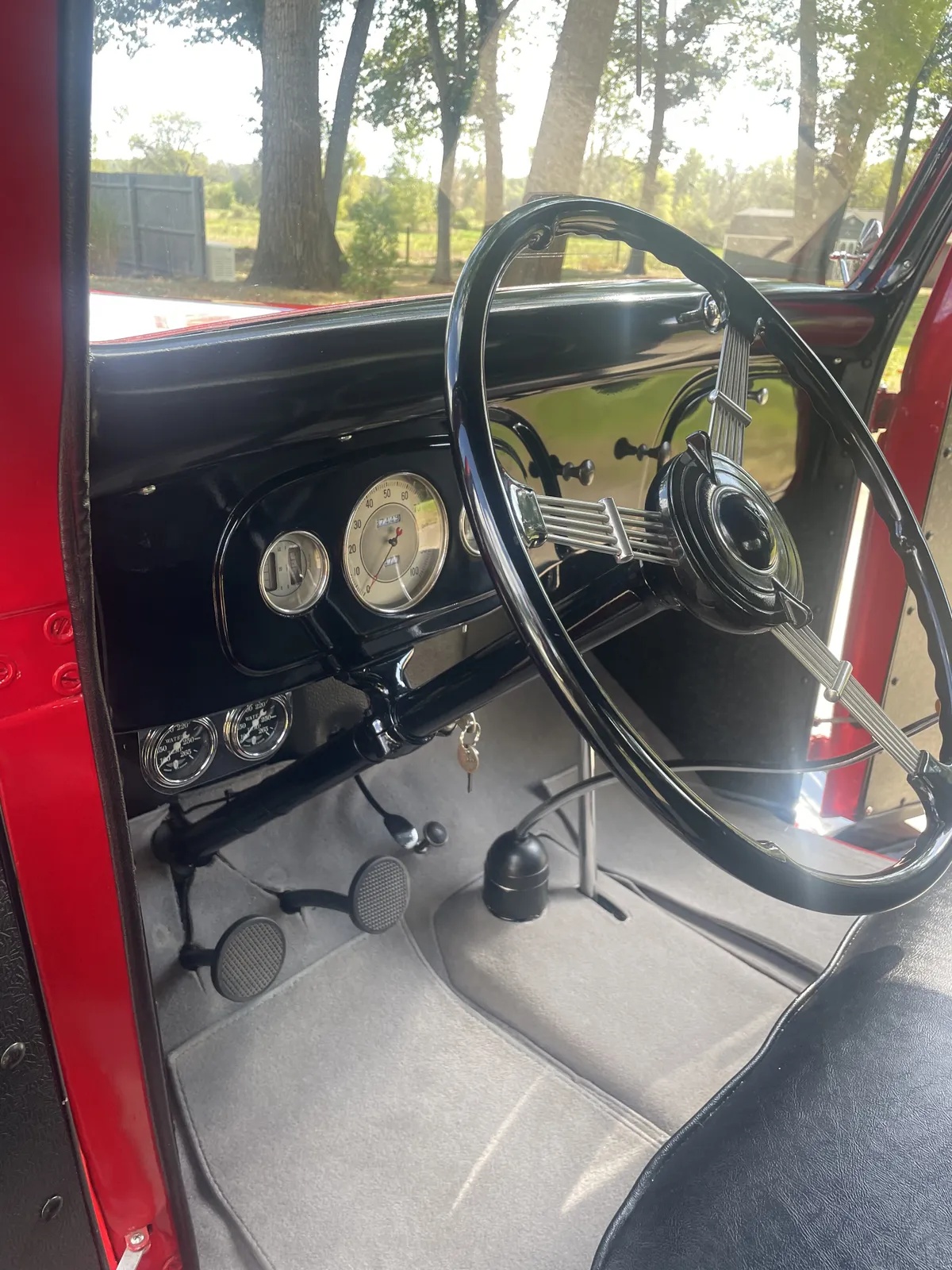 Ford-Pickup-1935-Red-Black-8