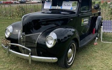 Ford-Pickup-1940-Black-Black-With-Green-Bench-Seat-1