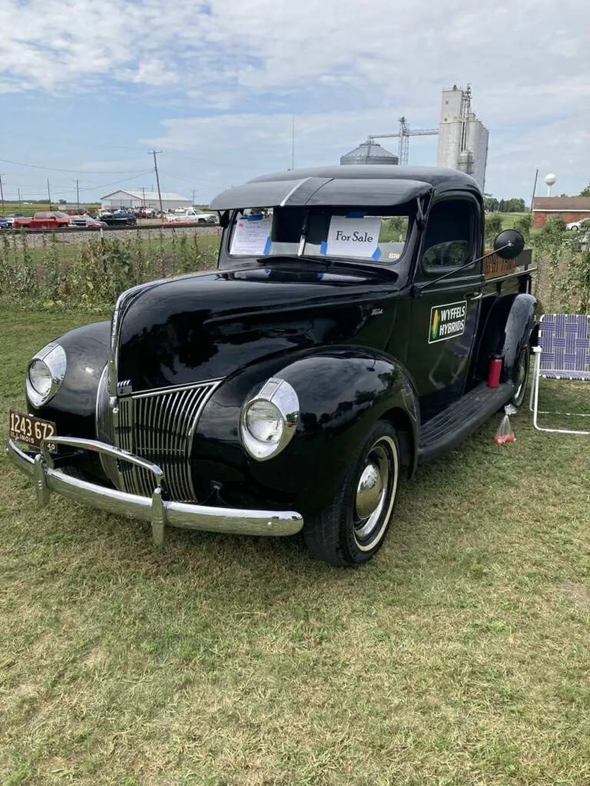 Ford-Pickup-1940-Black-Black-With-Green-Bench-Seat-1