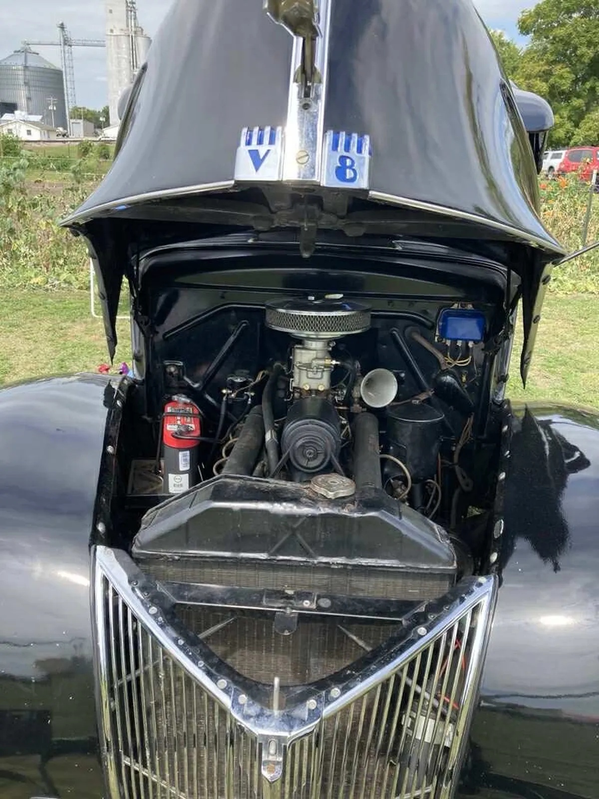 Ford-Pickup-1940-Black-Black-With-Green-Bench-Seat-2