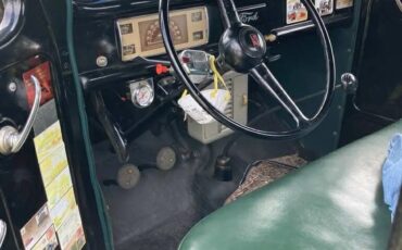 Ford-Pickup-1940-Black-Black-With-Green-Bench-Seat-3