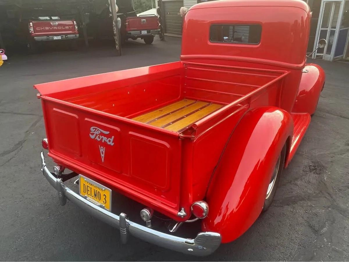Ford-Pickup-1940-Red-Beige-2