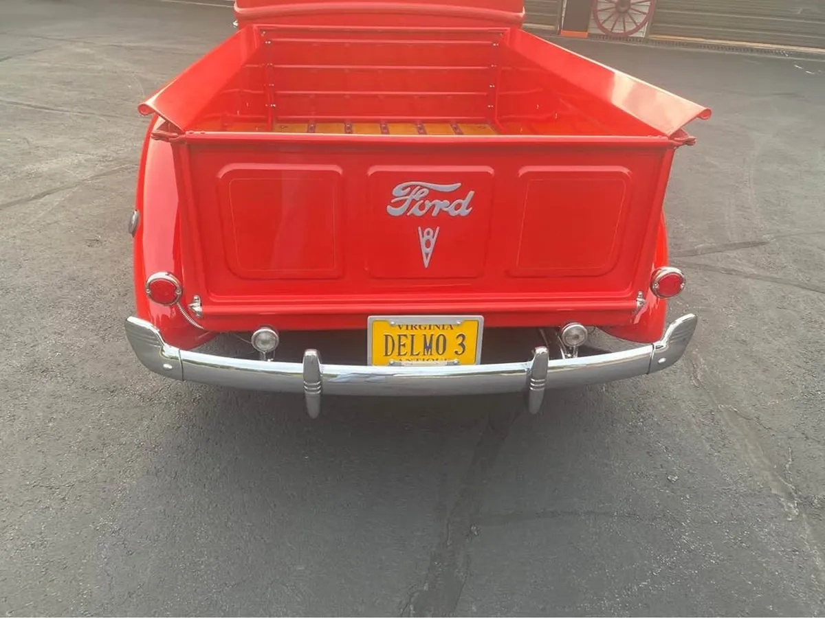 Ford-Pickup-1940-Red-Beige-4