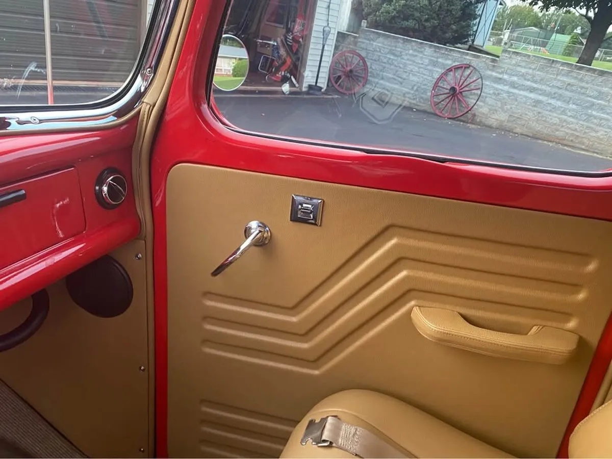 Ford-Pickup-1940-Red-Beige-7