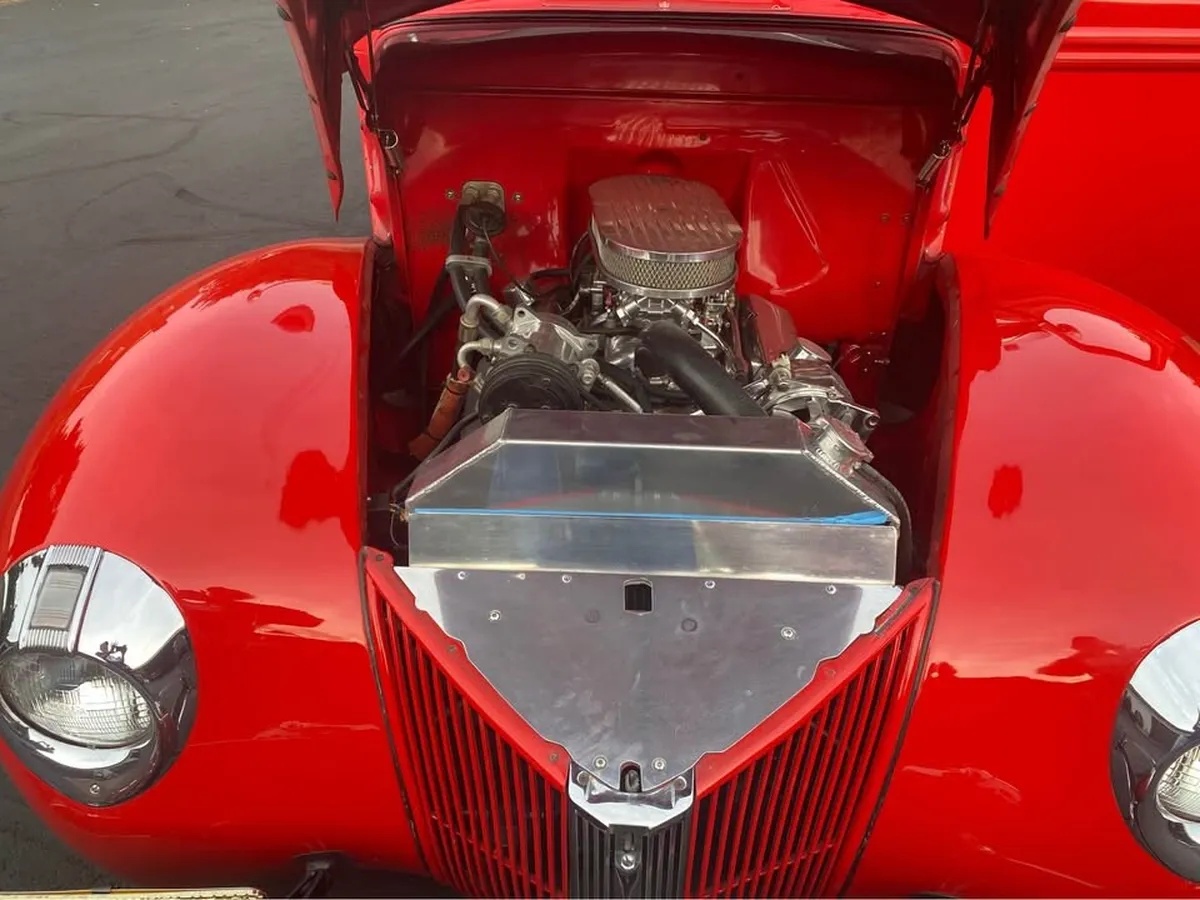 Ford-Pickup-1940-Red-Beige-8