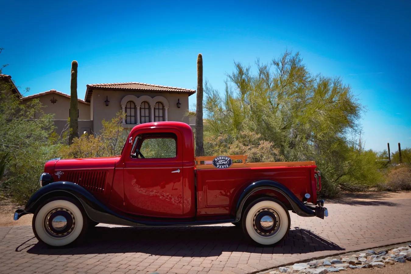 Ford-Pre-war-pickups-1936-Red-Brown-11