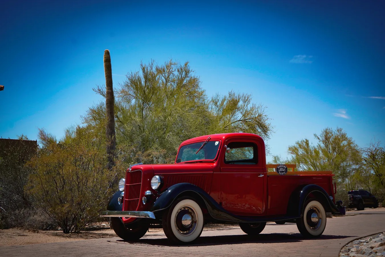 Ford-Pre-war-pickups-1936-Red-Brown-13