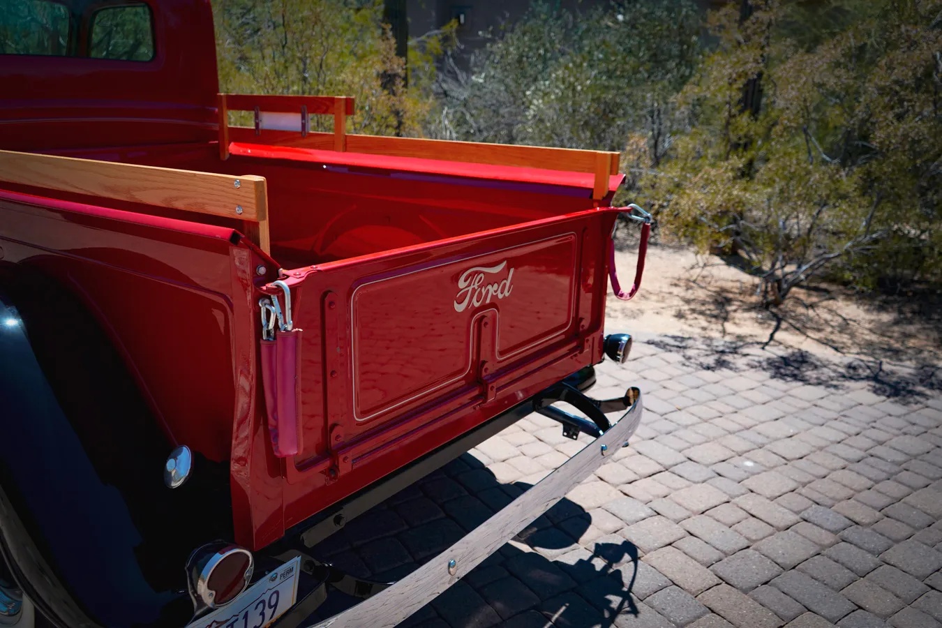 Ford-Pre-war-pickups-1936-Red-Brown-16