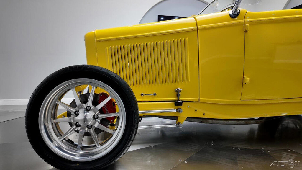 Ford-Roadster-1932-23