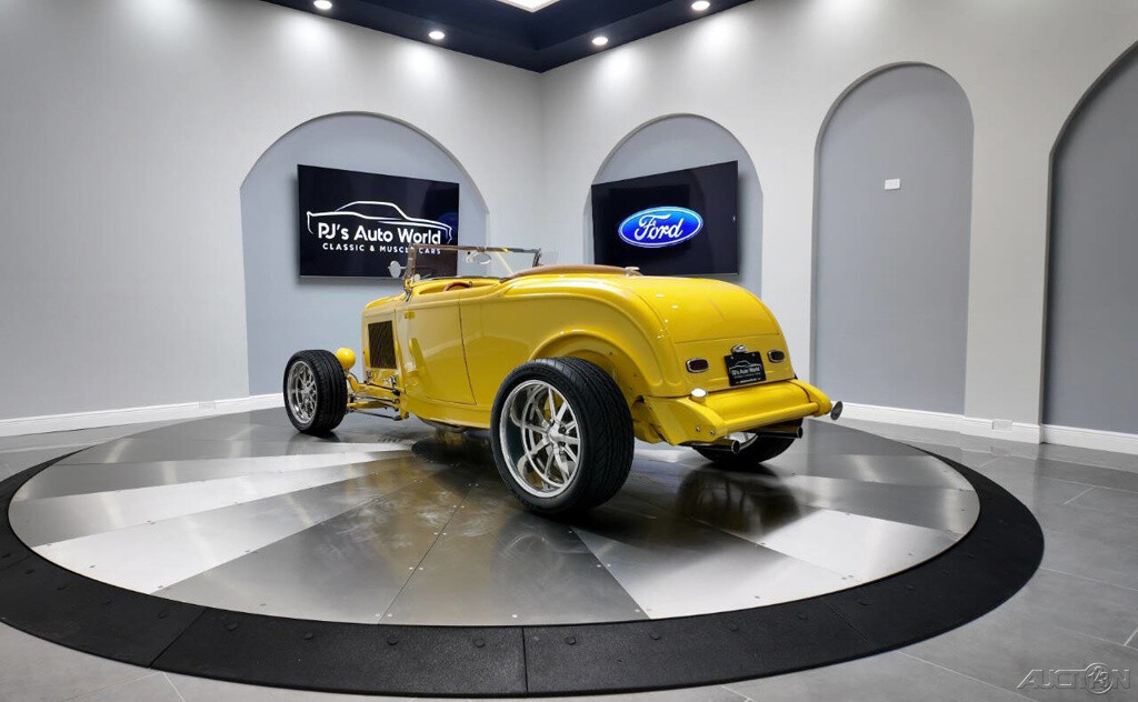 Ford-Roadster-1932-3