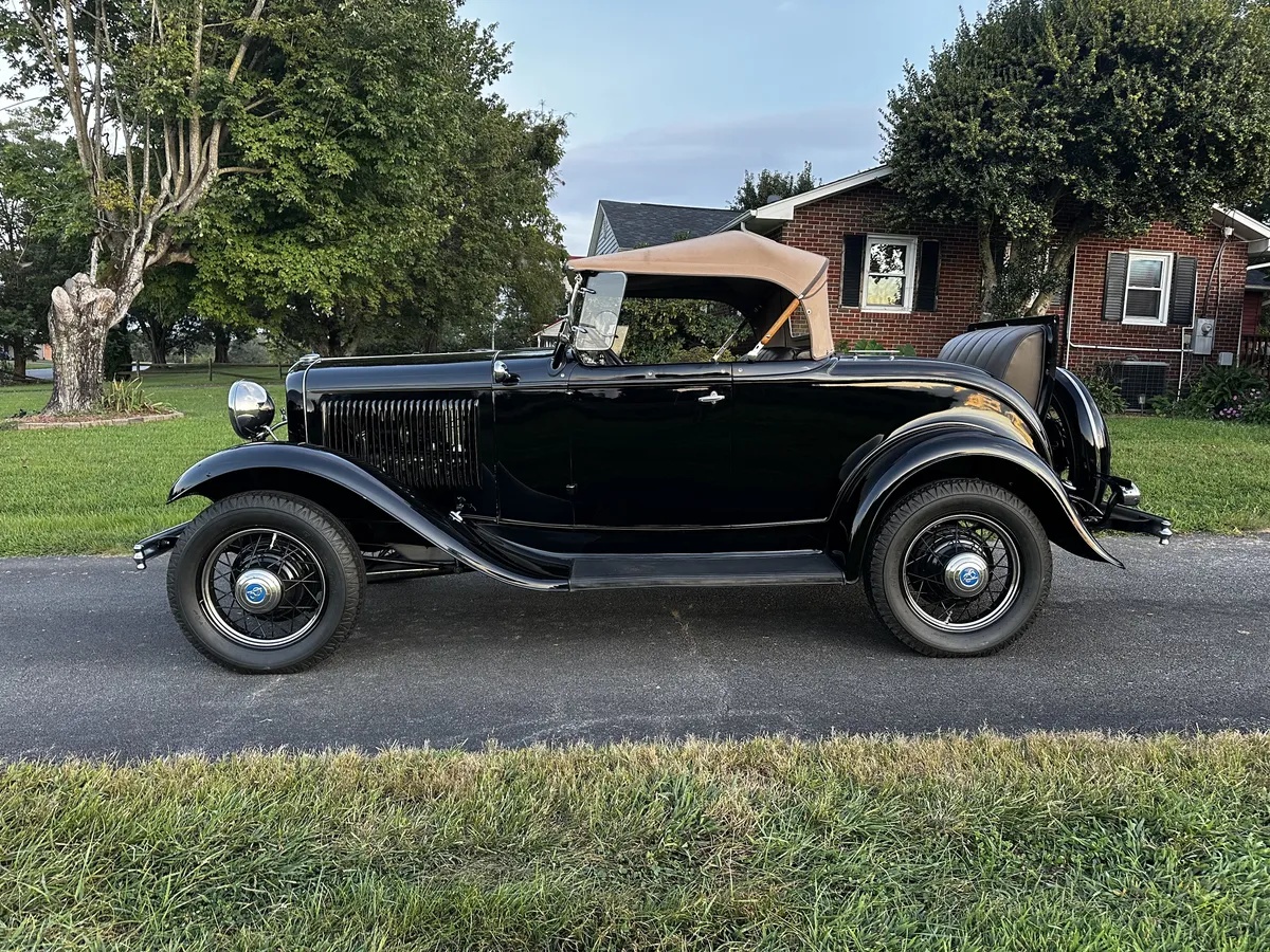 Ford-Roadster-1932-Black-Brown-Leather-1