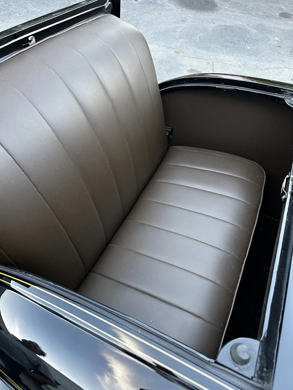 Ford-Roadster-1932-Black-Brown-Leather-11