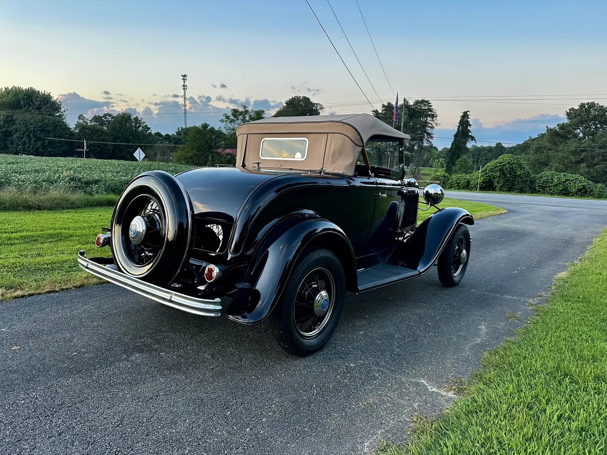 Ford-Roadster-1932-Black-Brown-Leather-2