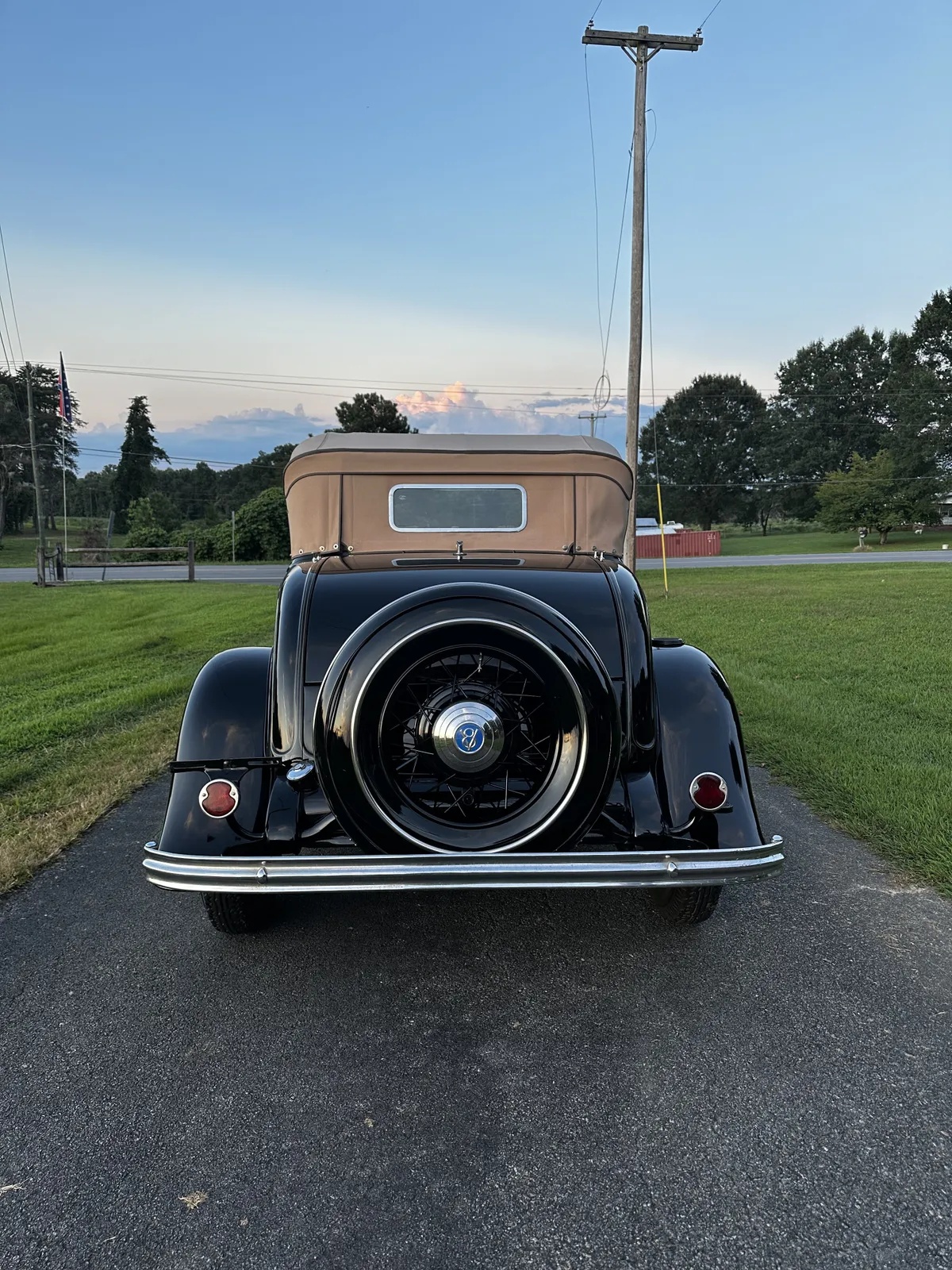 Ford-Roadster-1932-Black-Brown-Leather-4