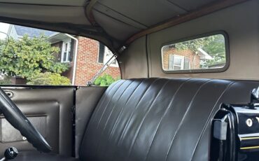 Ford-Roadster-1932-Black-Brown-Leather-5