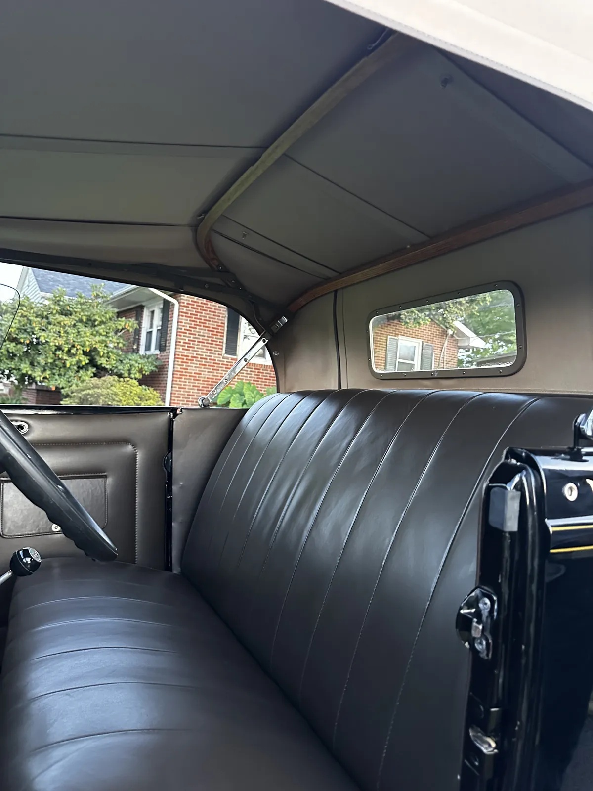 Ford-Roadster-1932-Black-Brown-Leather-5