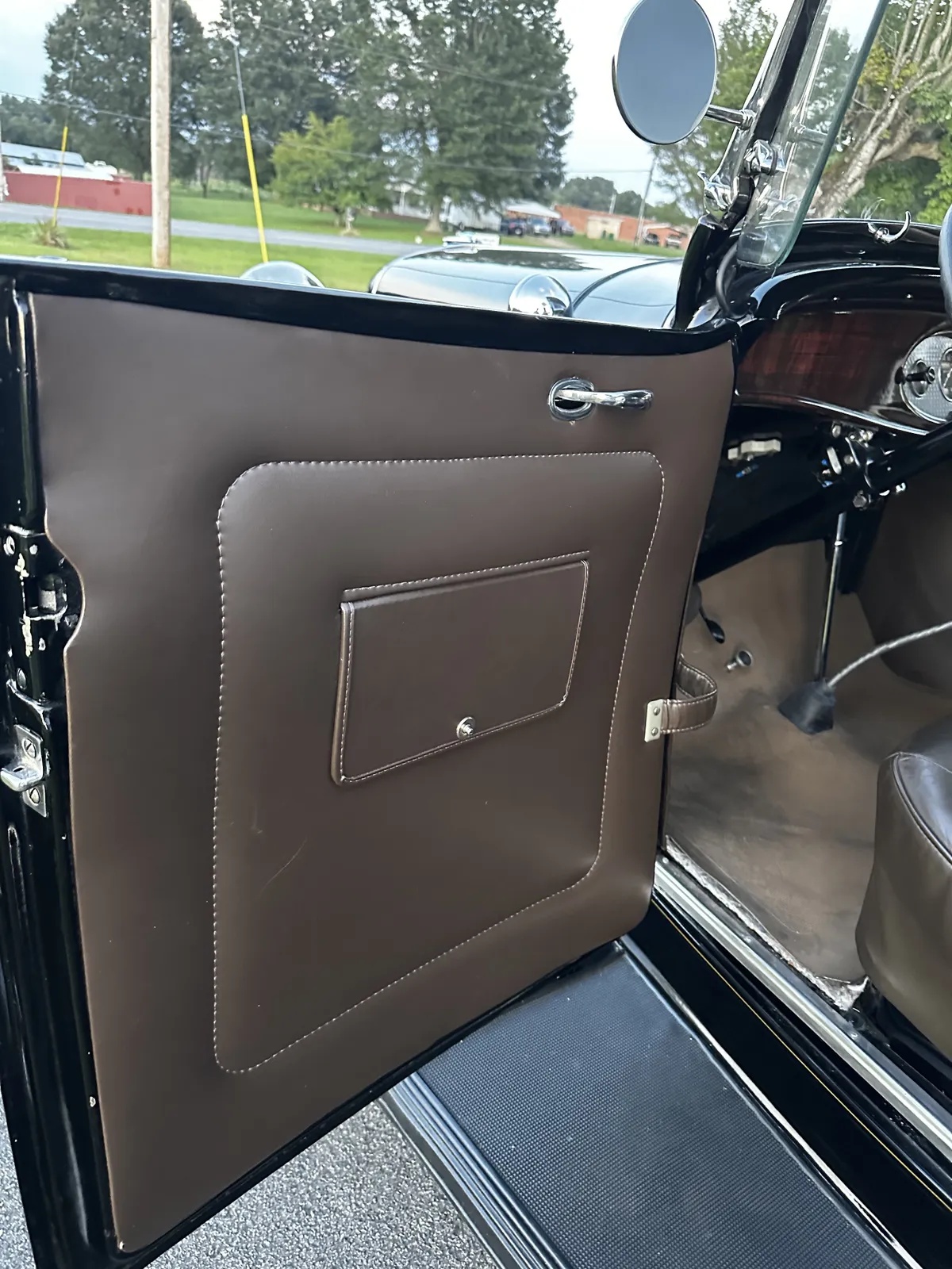 Ford-Roadster-1932-Black-Brown-Leather-6