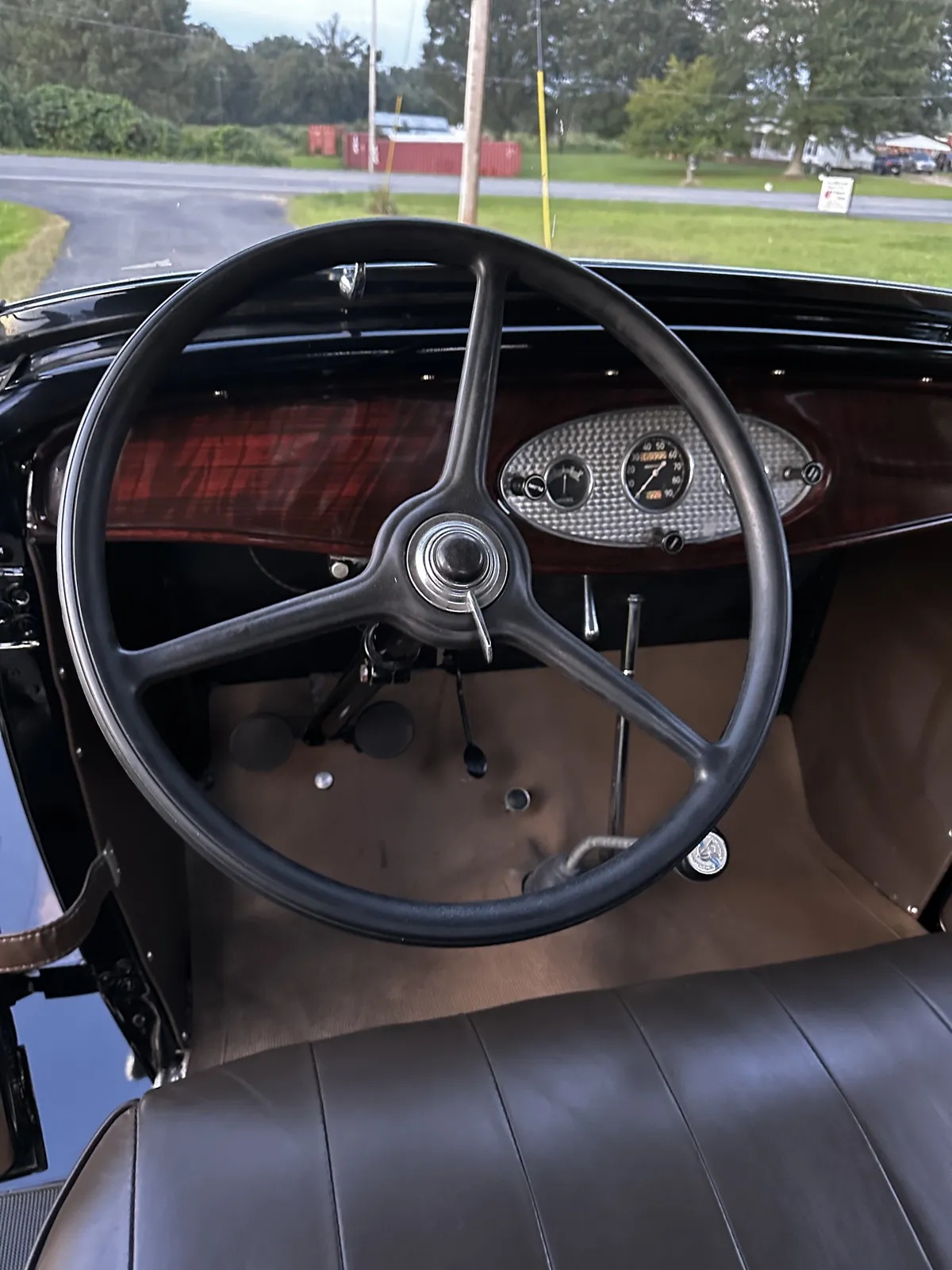 Ford-Roadster-1932-Black-Brown-Leather-7