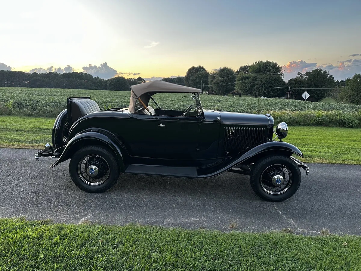 Ford-Roadster-1932-Black-Brown-Leather
