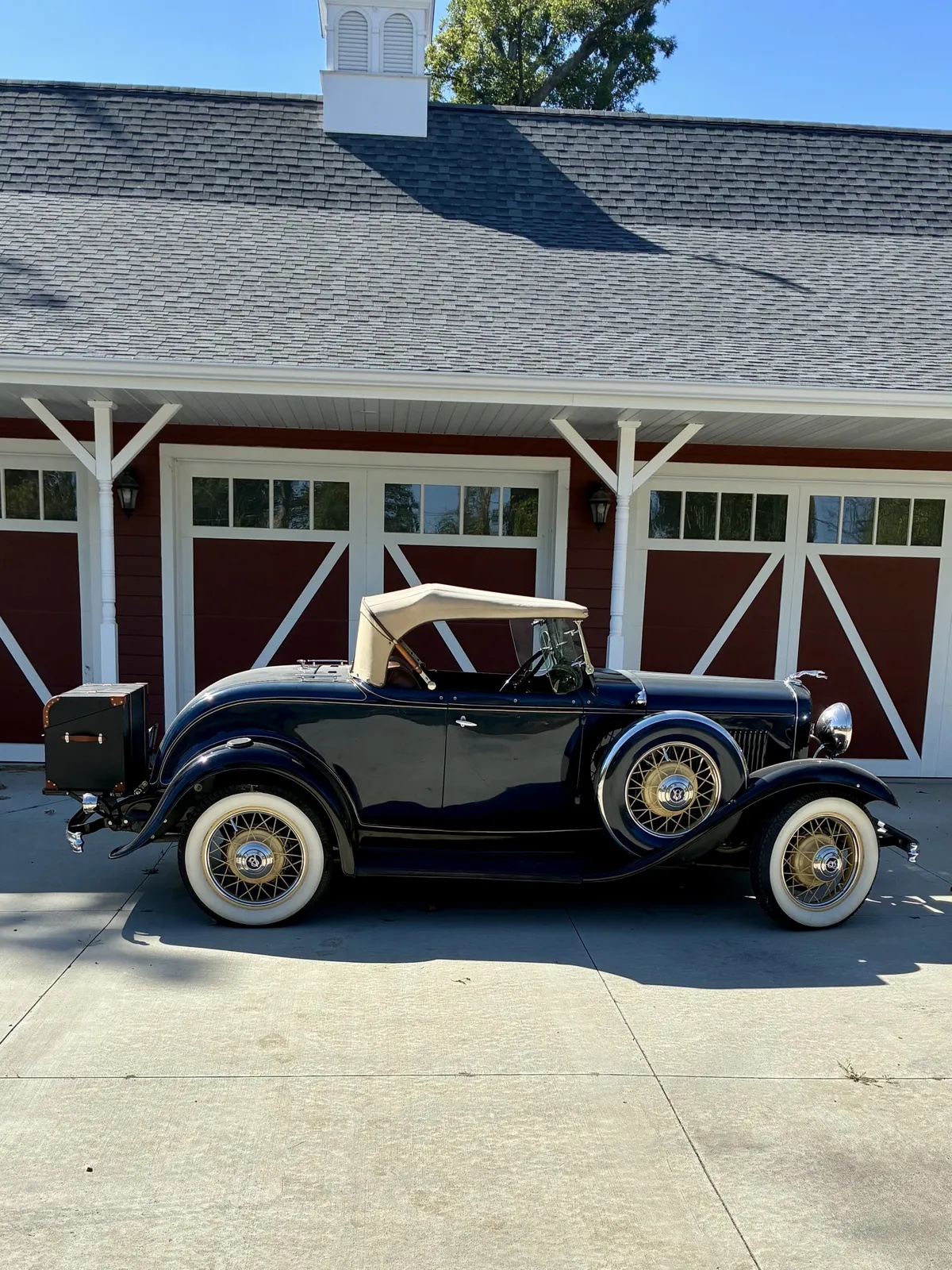 Ford-Roadster-1932-Blue-Tan-11