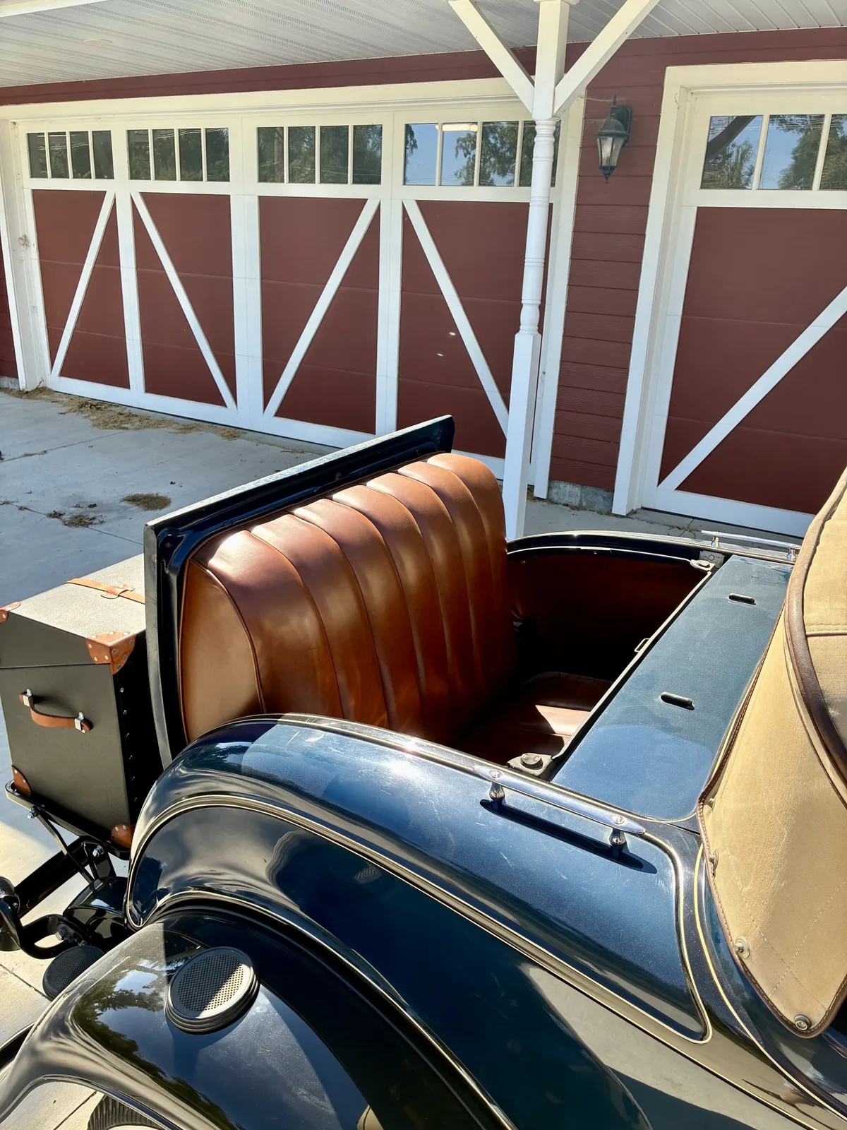 Ford-Roadster-1932-Blue-Tan-4
