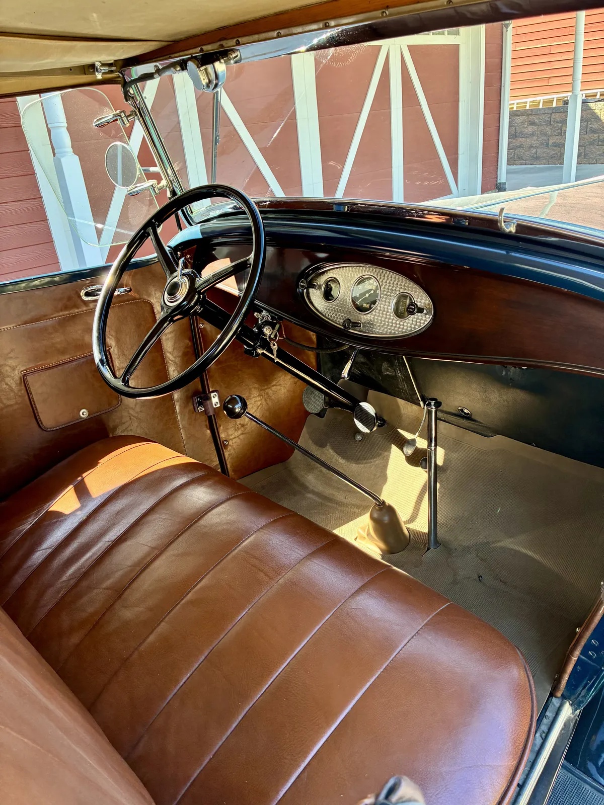 Ford-Roadster-1932-Blue-Tan-5