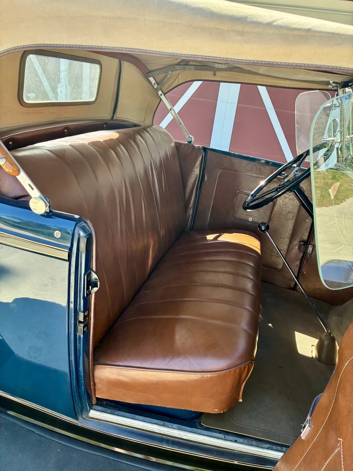 Ford-Roadster-1932-Blue-Tan-6